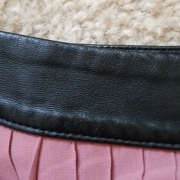 Pleated midi skirt with faux leather waist - Picture 3 of 4